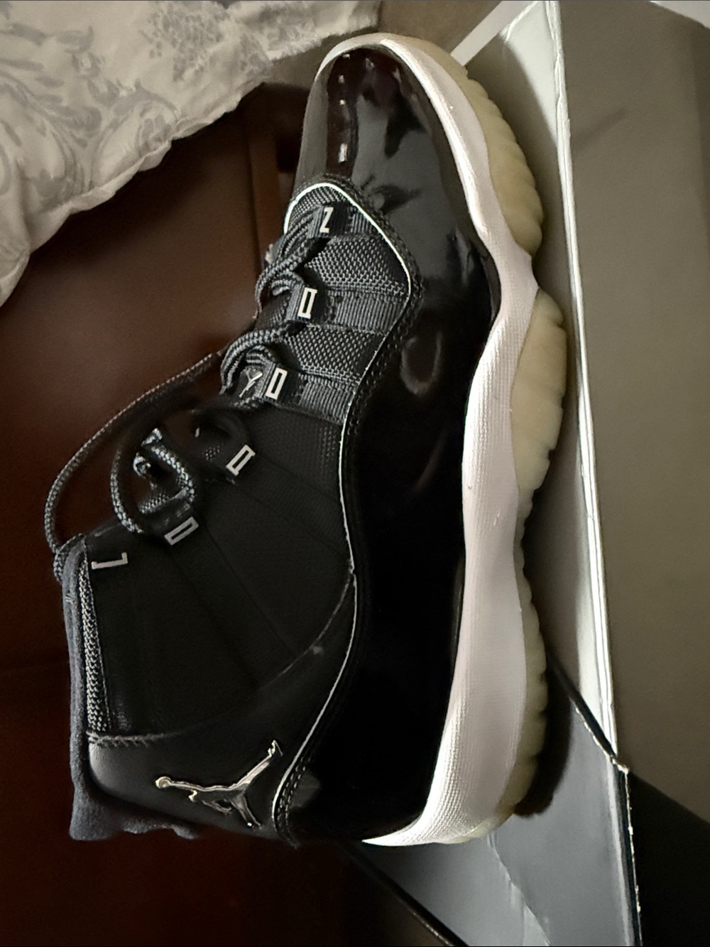 Air Jordan Retro 11 - Picture 11 of 15